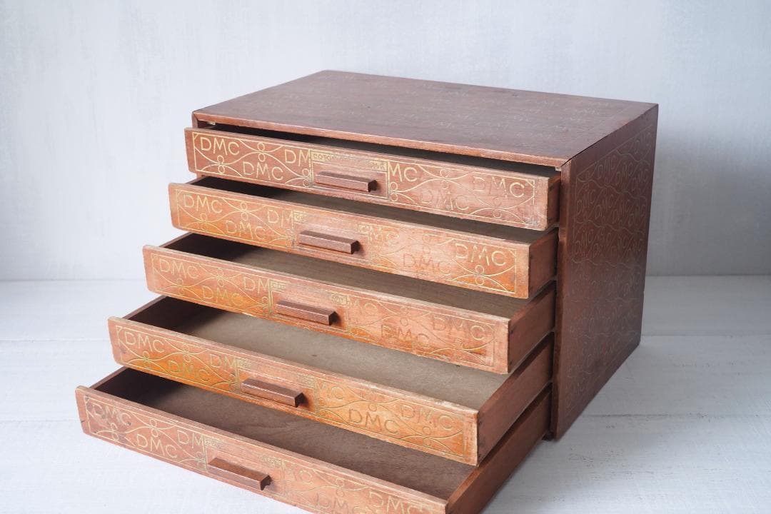 古い糸メーカーの引き出し② フランス・DMC スプールキャビネット ウッドラック