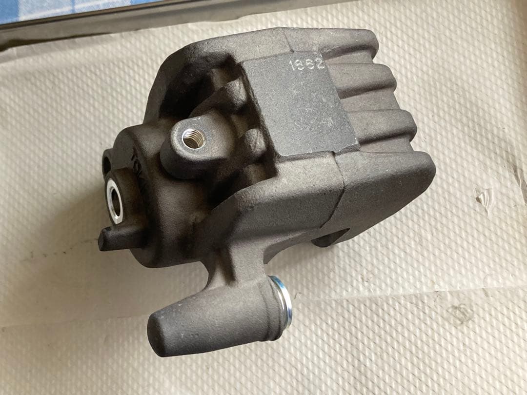 リアキャリパー 【17】 純正ピストン 分解清掃 ゼファー・ZRX400他車種