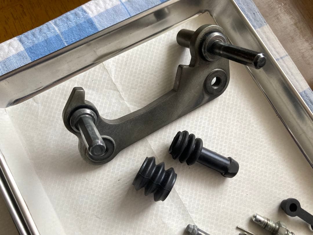 リアキャリパー 【17】 純正ピストン 分解清掃 ゼファー・ZRX400他車種