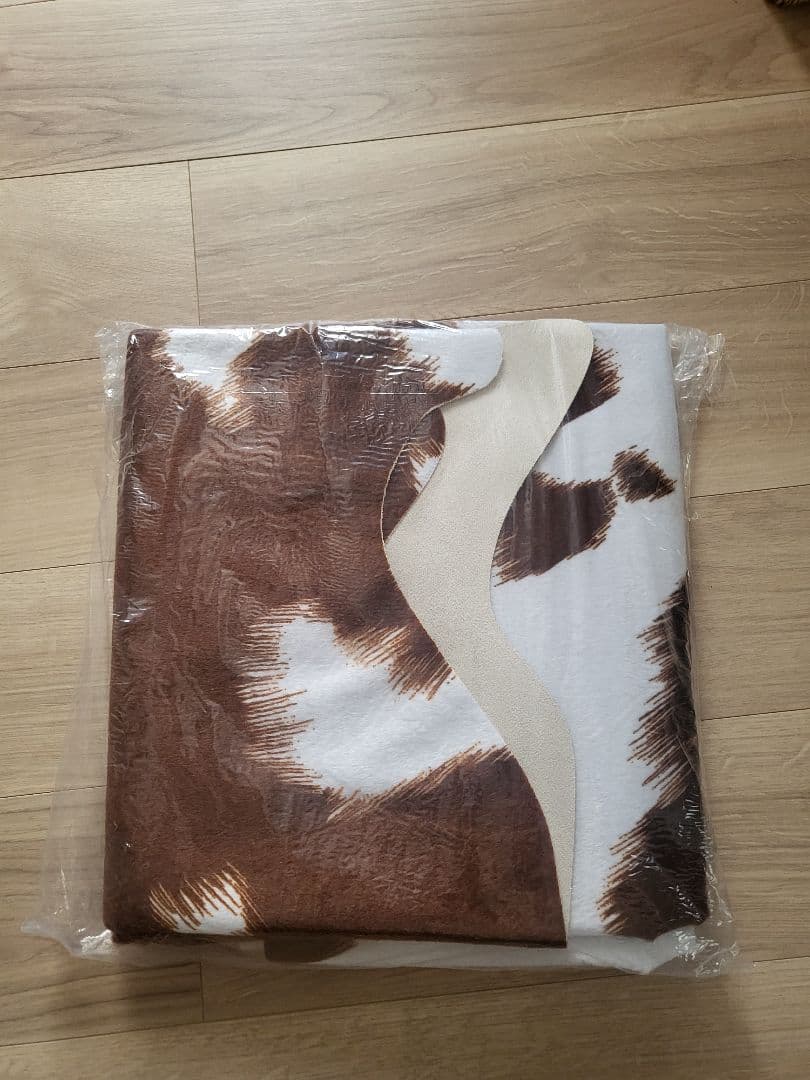 【新品未使用】フェイク アニマル カウ カーペット