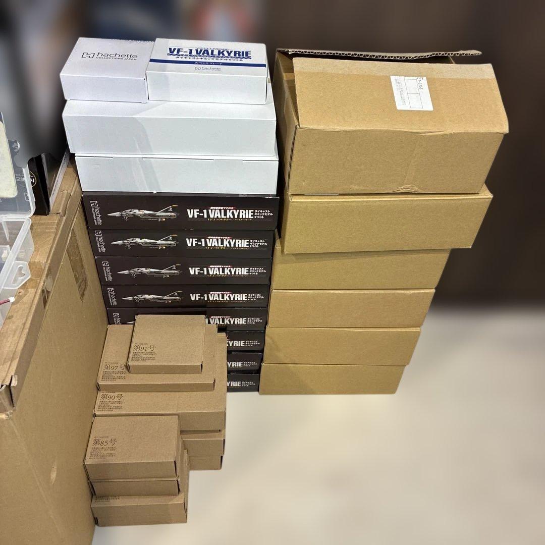 アシェット　マクロス　VF-1 バルキリー　1〜150号　ディスプレイケース付き