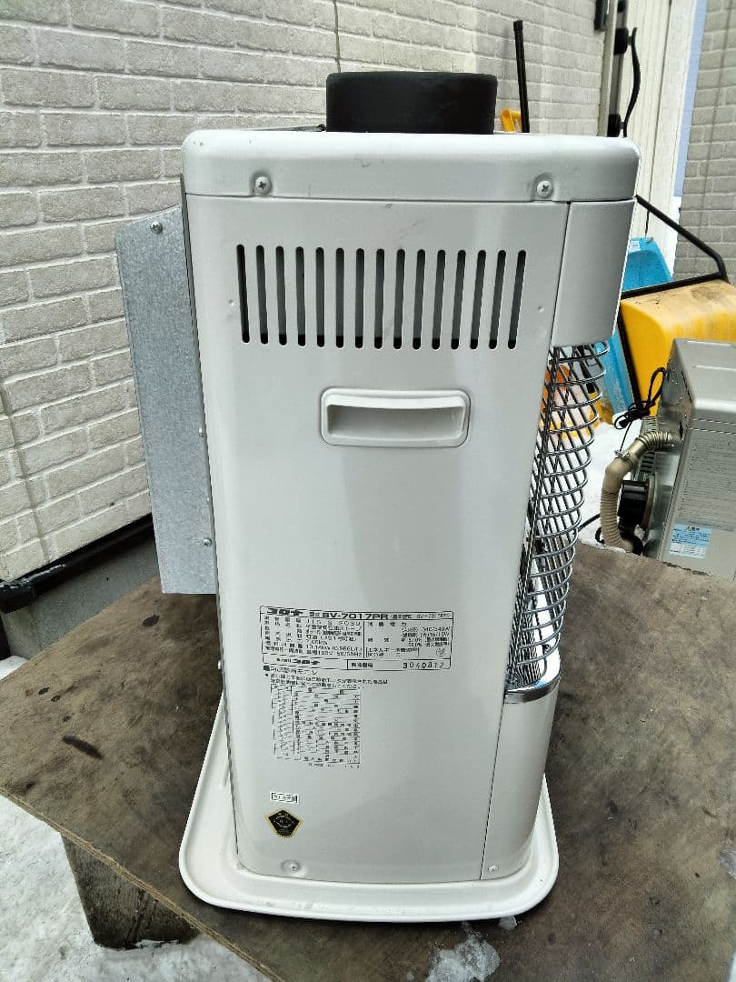 引き取り及び近郊配達限定出品！札幌発コロナ煙突式石油ストーブ2018年式中古品