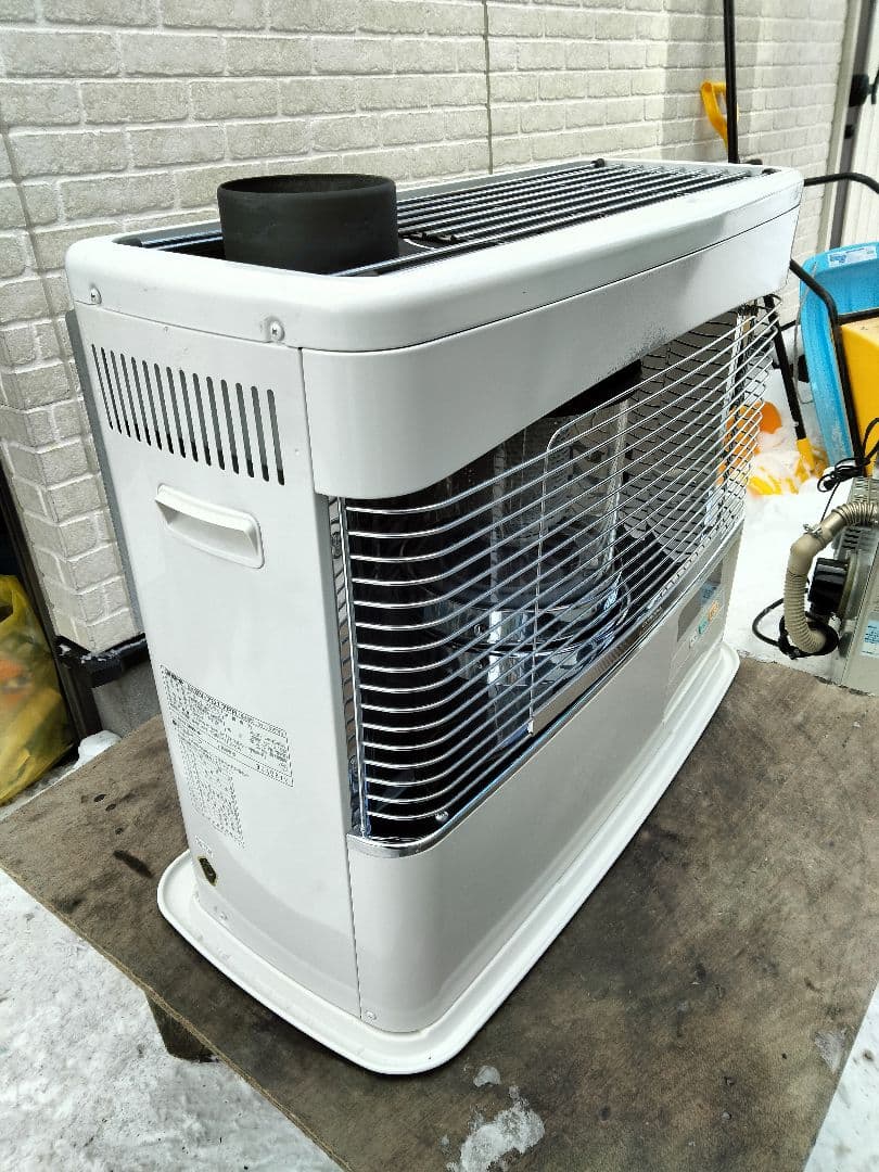 引き取り及び近郊配達限定出品！札幌発コロナ煙突式石油ストーブ2018年式中古品