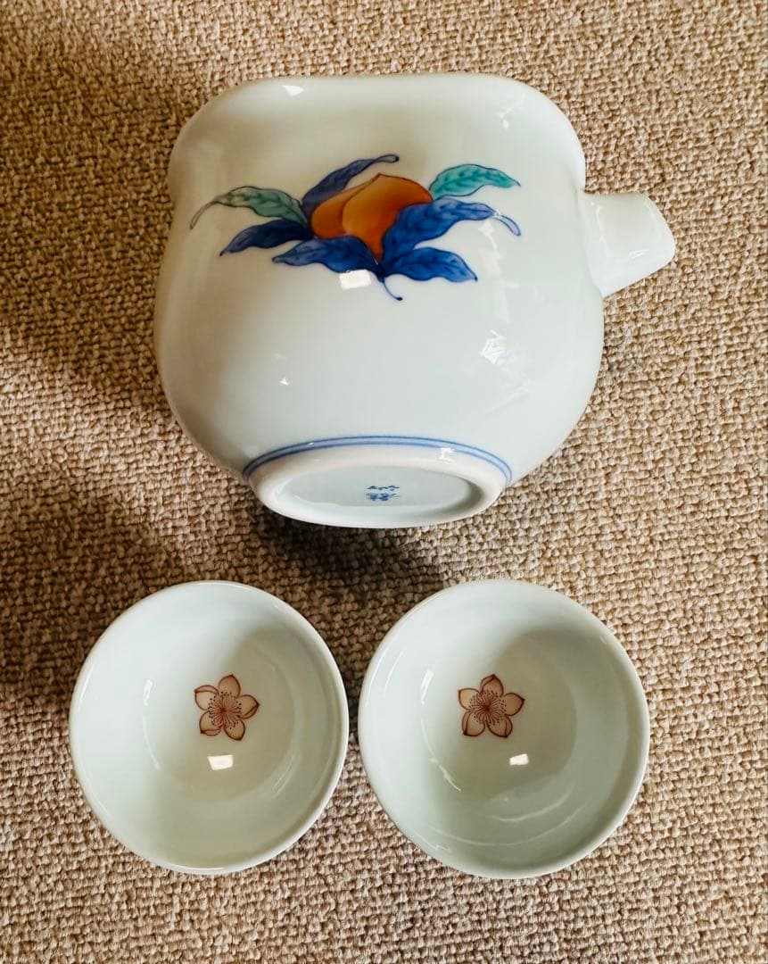 【新品】伊万里　鍋島焼　色鍋島　市川龍仙　色絵桃文酒器