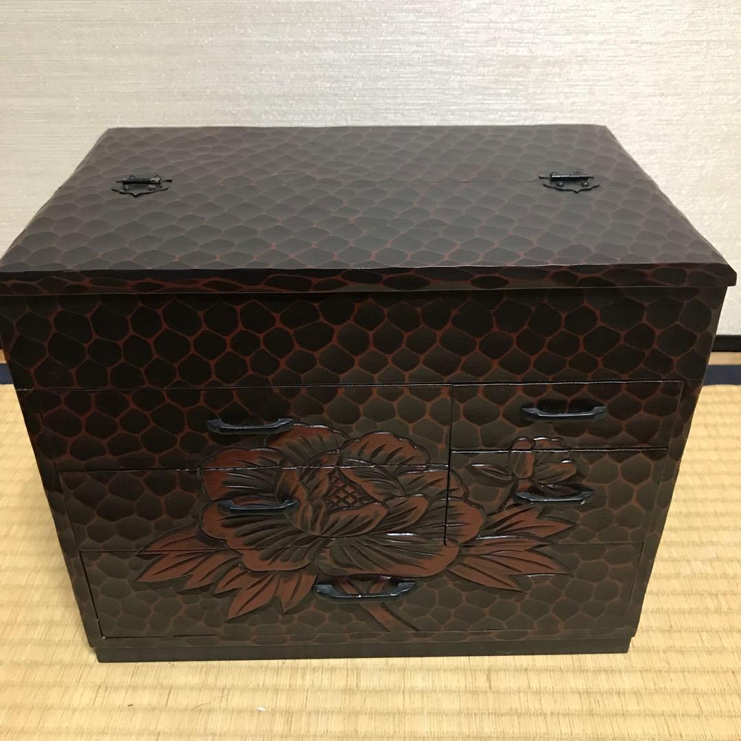 鎌倉彫　引き出し５個　隠れ引き出しあり