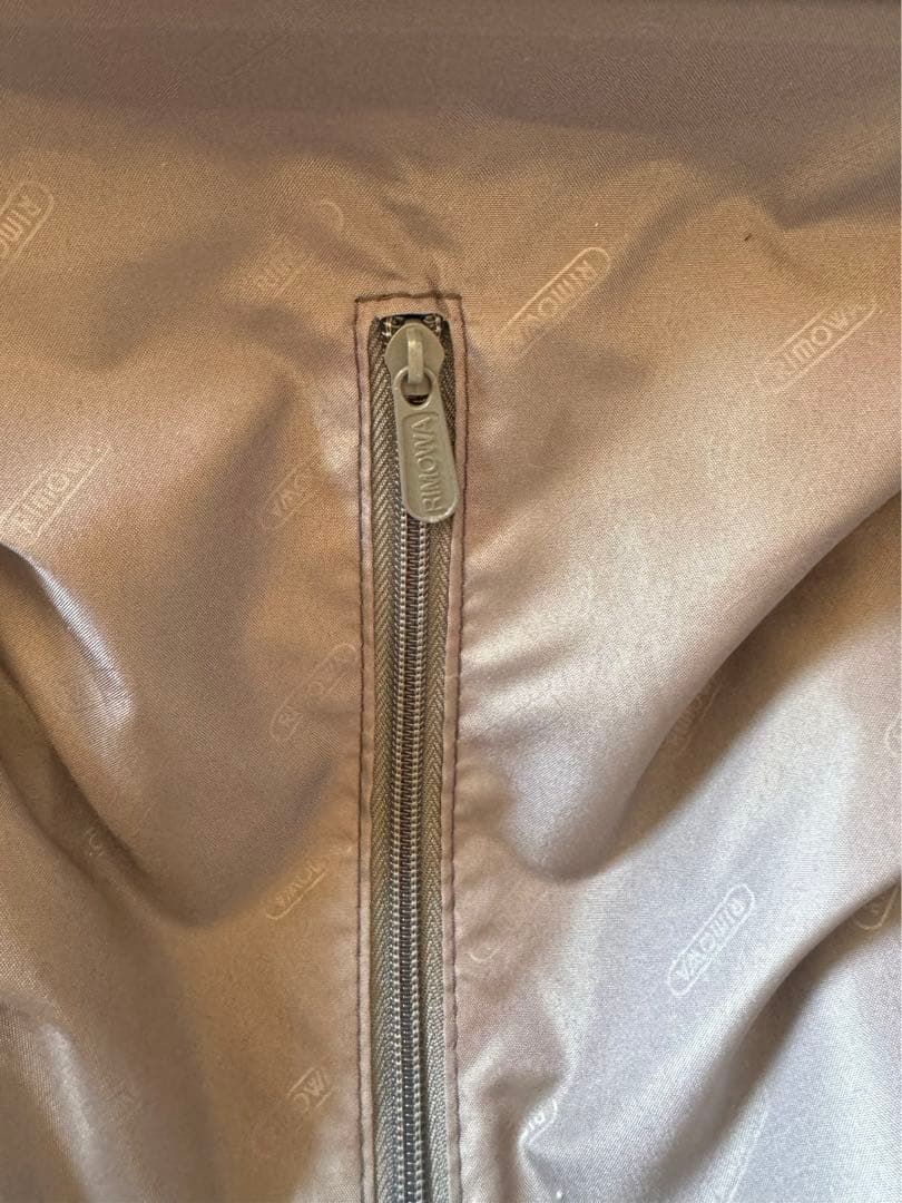 RIMOWA リモワ　サルサ　ブラック　黒35 L 。