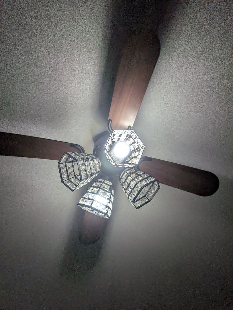 モダン4灯シーリングライト 木製羽根