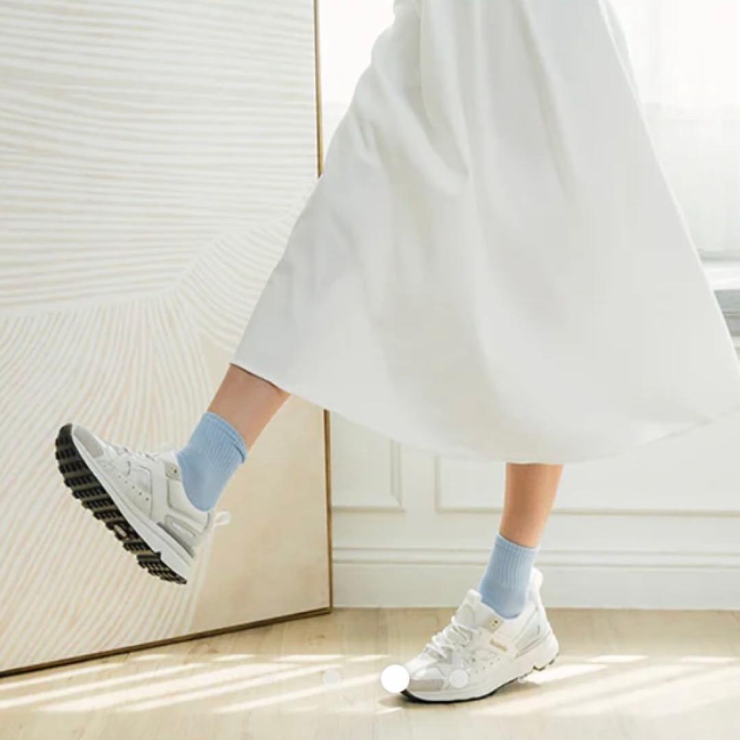 ブソラ　スニーカー　ホワイト　23.5