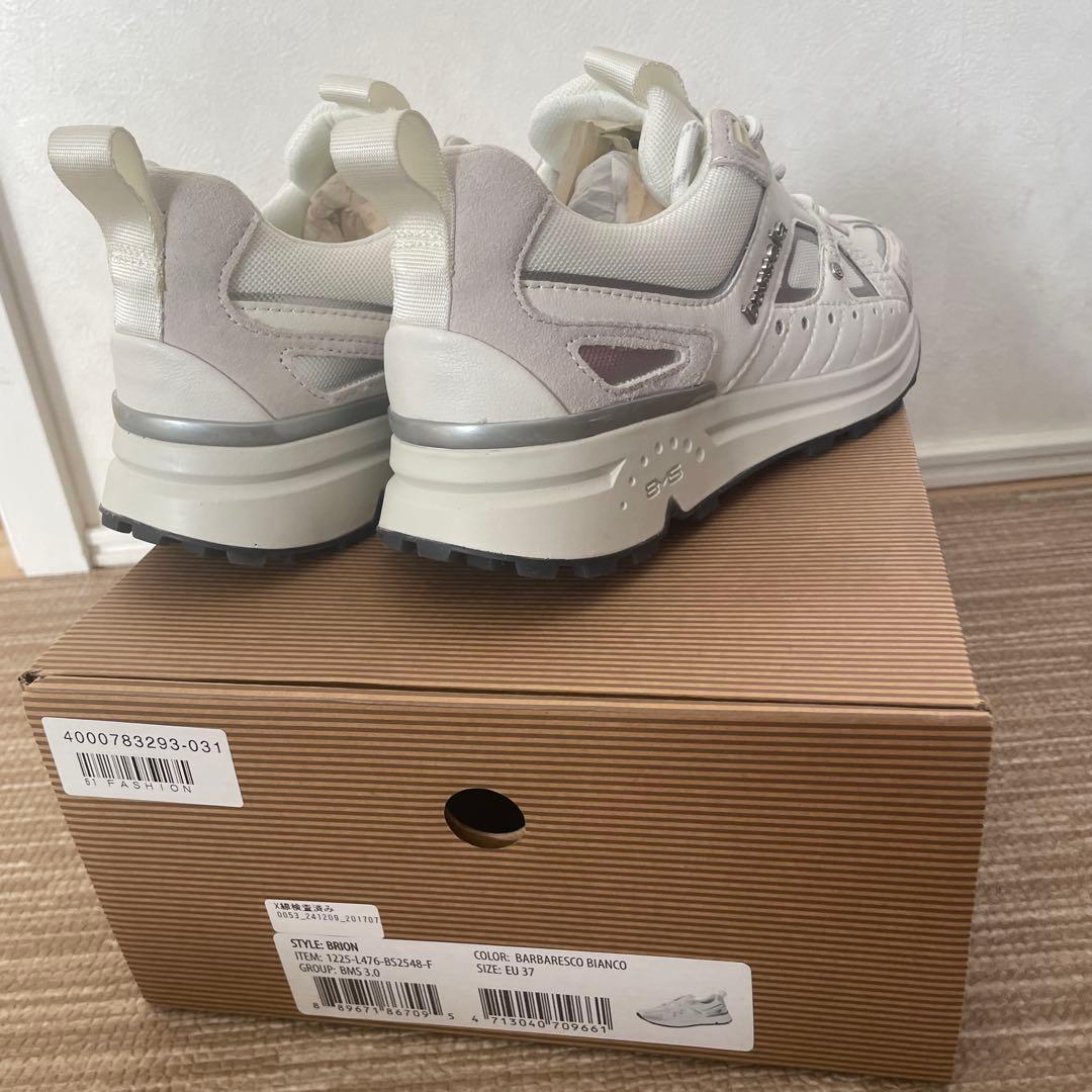 ブソラ　スニーカー　ホワイト　23.5