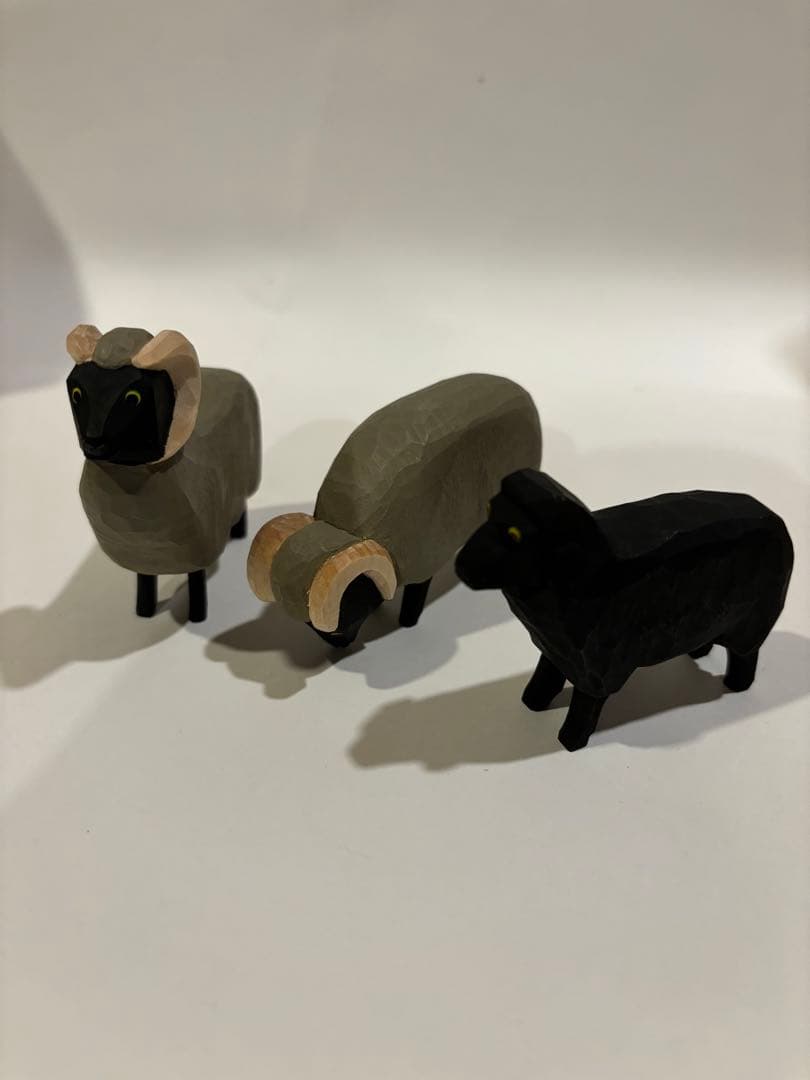 アトリエニキティキ   ドイツ　ハーン社　木彫り人形　羊三頭　新品