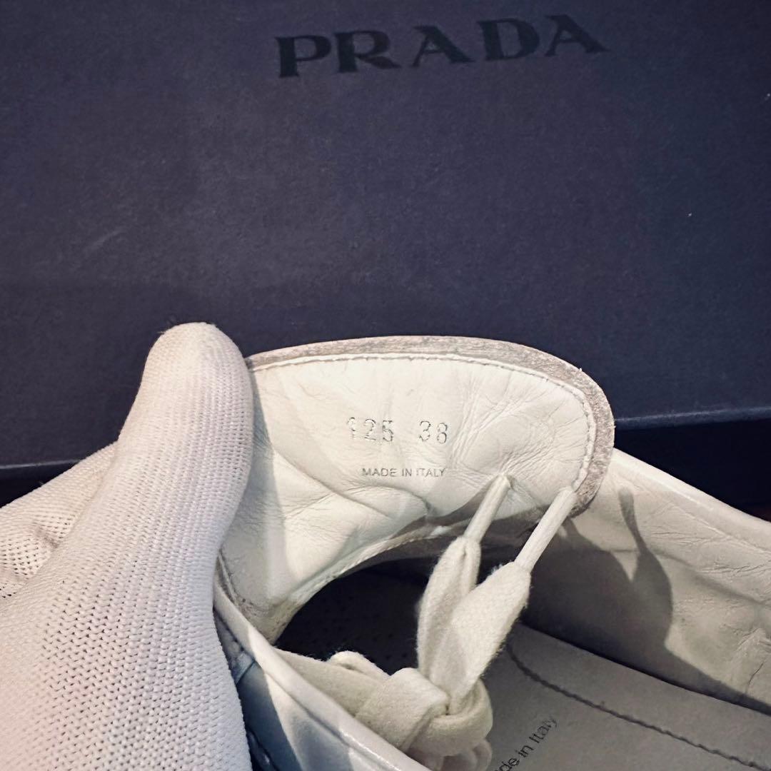 新春セール！PRADA｜トライアングルロゴ エンボス トリプルライン EU38