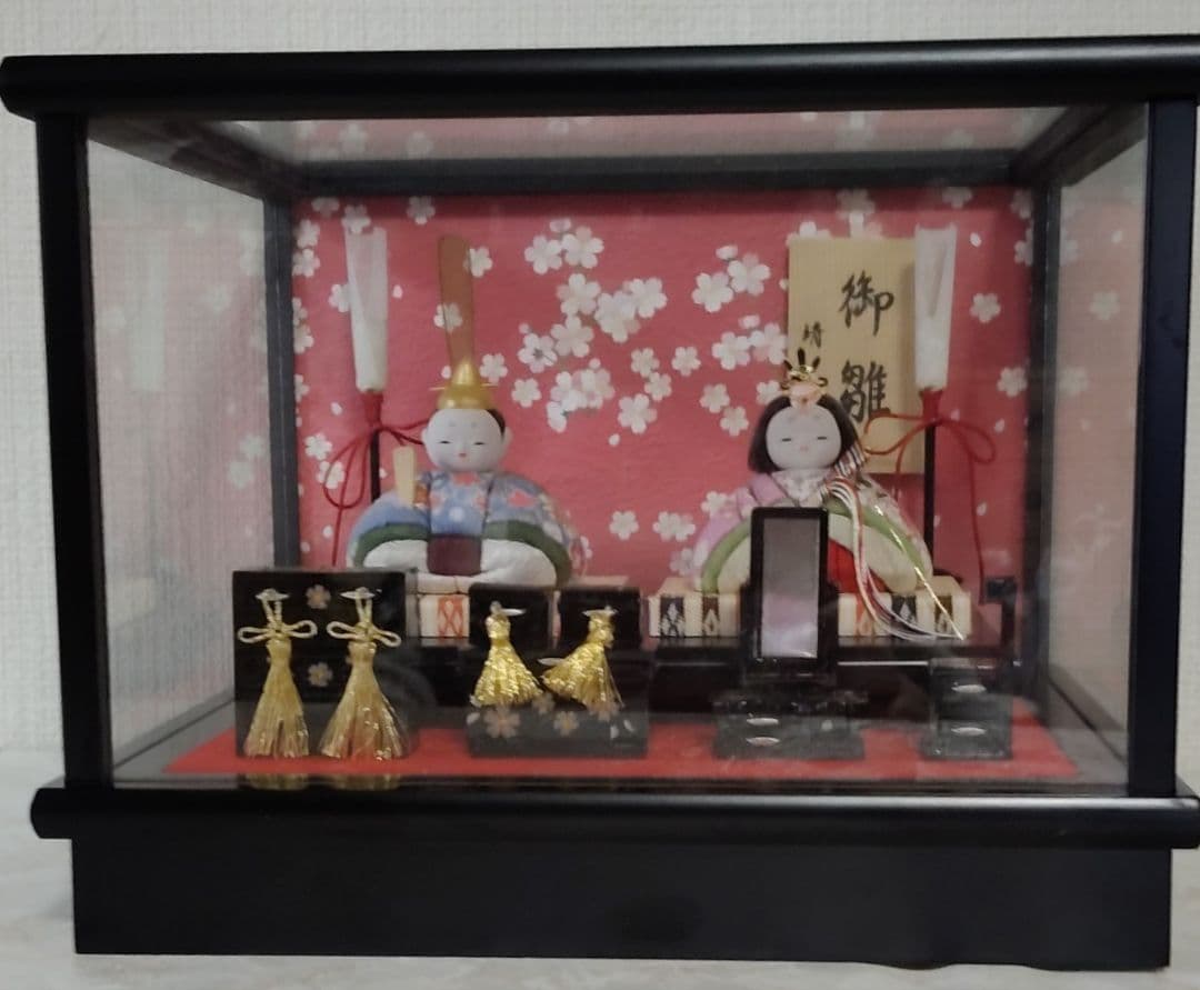 コンパクト 雛人形　 木目込み 親王飾り　 雛道具　 桜 の花びら ケース 入り