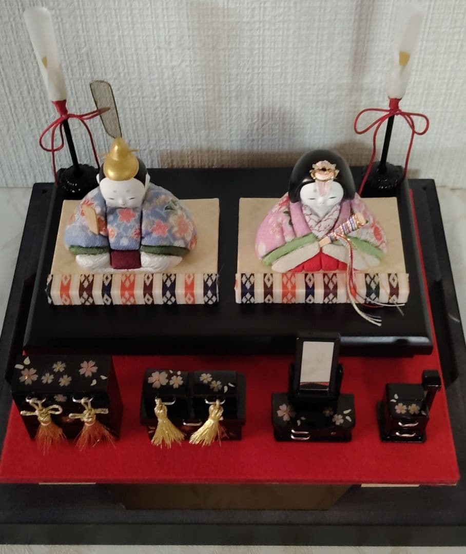 コンパクト 雛人形　 木目込み 親王飾り　 雛道具　 桜 の花びら ケース 入り