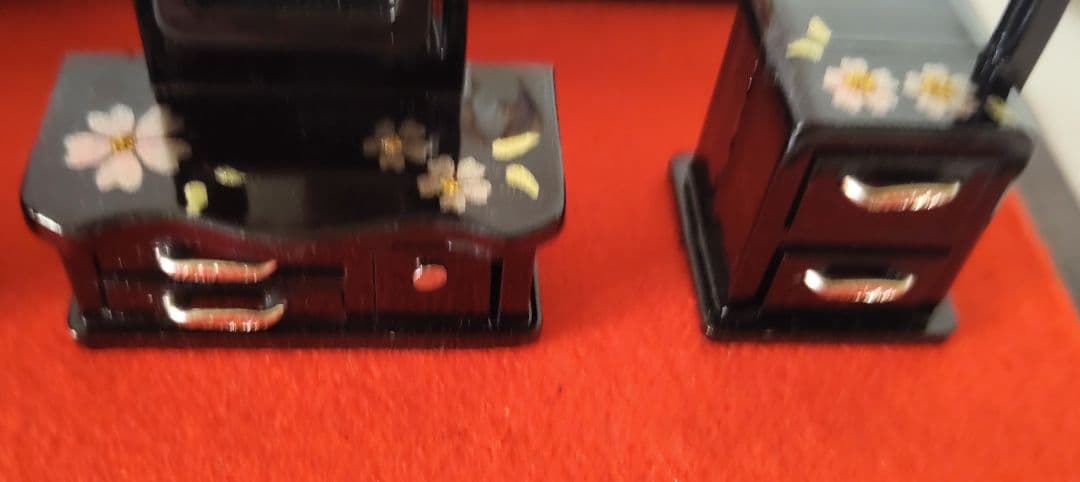 コンパクト 雛人形　 木目込み 親王飾り　 雛道具　 桜 の花びら ケース 入り