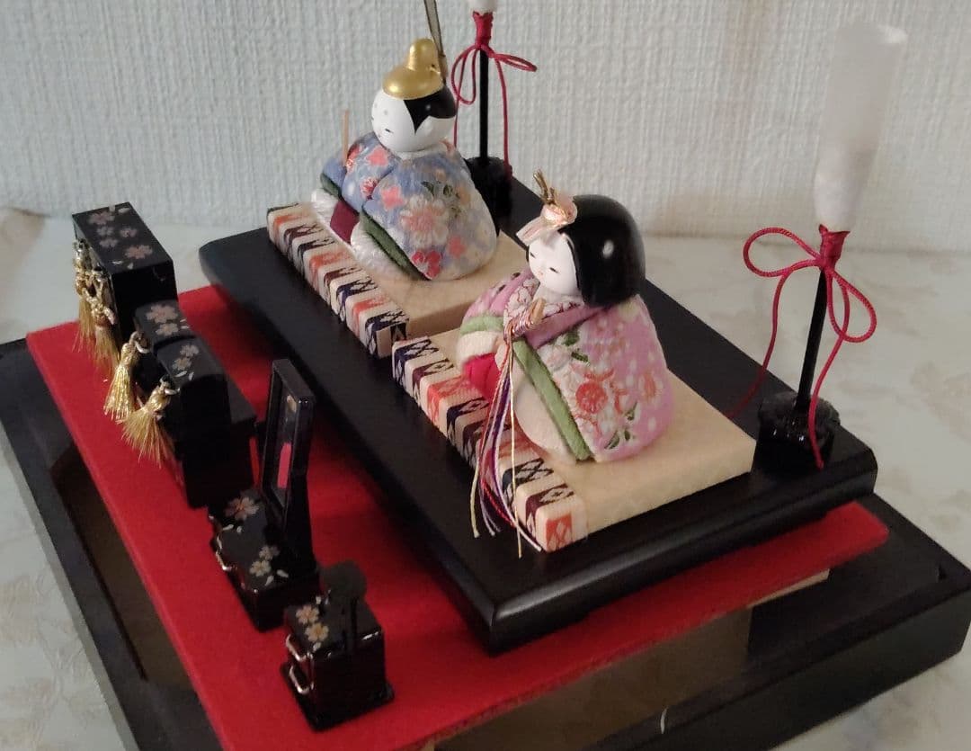 コンパクト 雛人形　 木目込み 親王飾り　 雛道具　 桜 の花びら ケース 入り