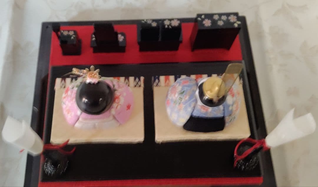 コンパクト 雛人形　 木目込み 親王飾り　 雛道具　 桜 の花びら ケース 入り