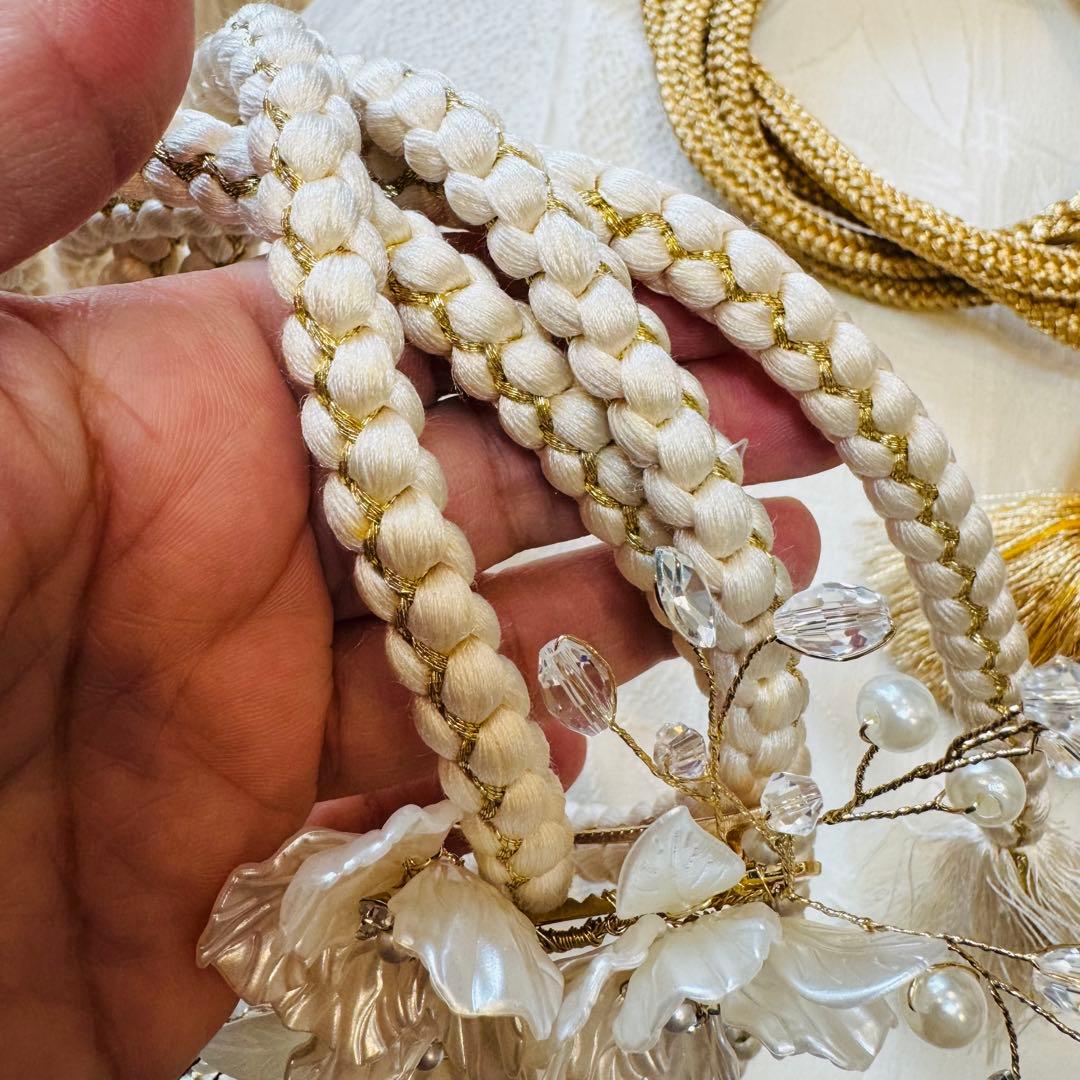 超美品　正絹　振袖用　帯揚げ　帯締め　帯飾り　4点セット　金　ホワイト　パール