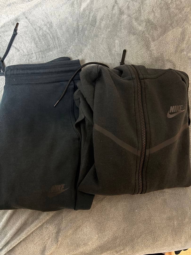 Nike テックセットアップ早い者勝ち