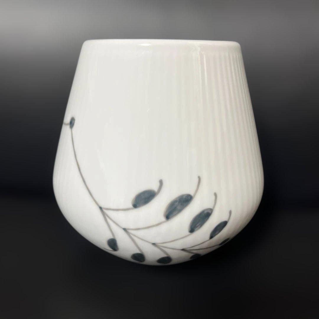 ［新品］ロイヤルコペンハーゲン　ブラックフルーテッドメガ　フラワーベース　希少品