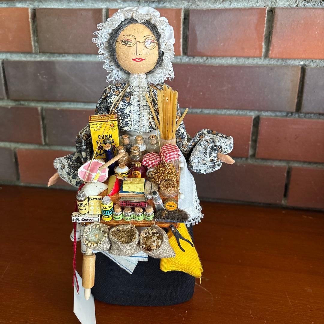 maxico です。Granny Sweet Seller Doll 《G