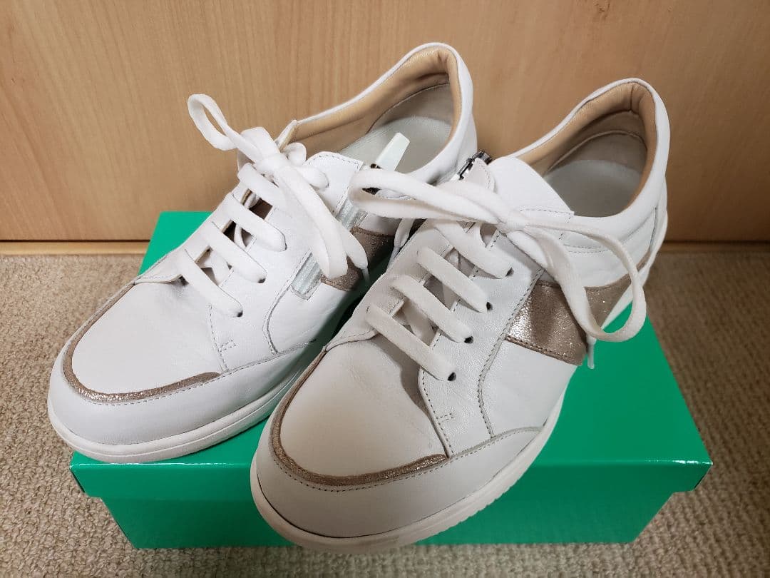 レディーススニーカー　ホワイト