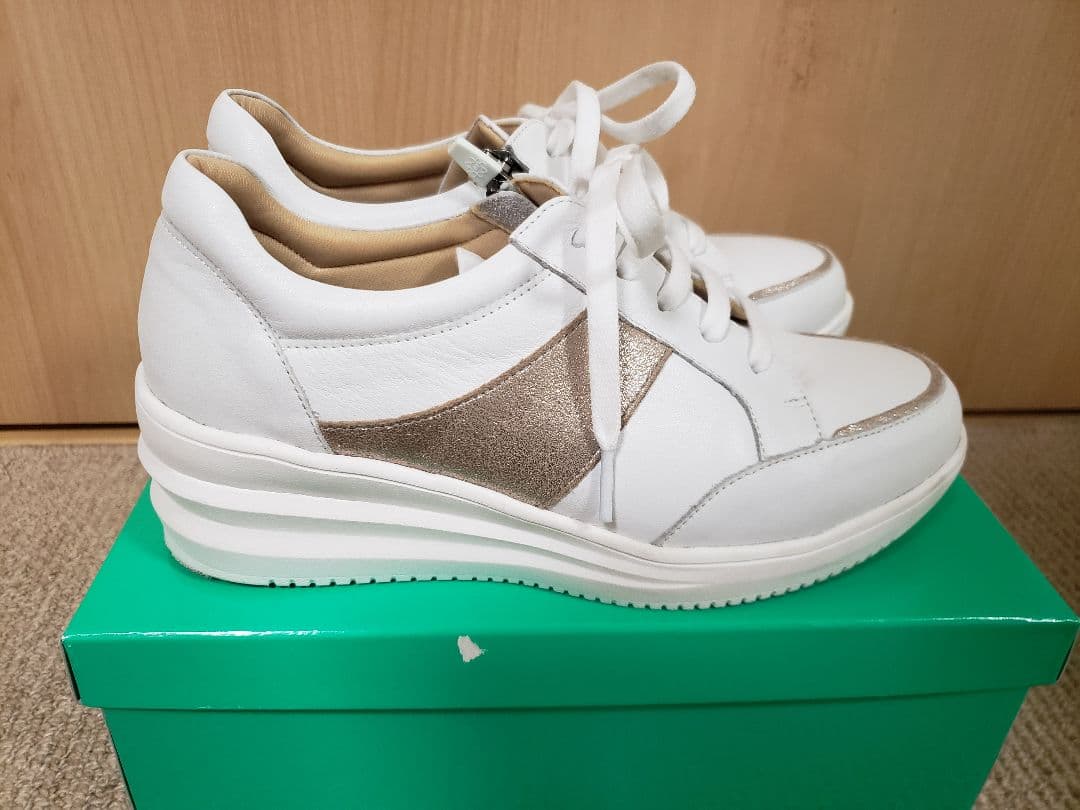 レディーススニーカー　ホワイト