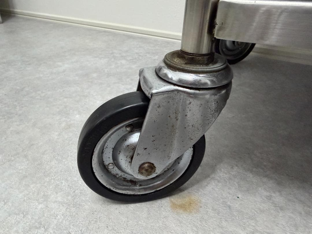 ステンレス製キャスターワゴン　引出し３段　天板有効内寸法幅約70㎝奥行約50㎝