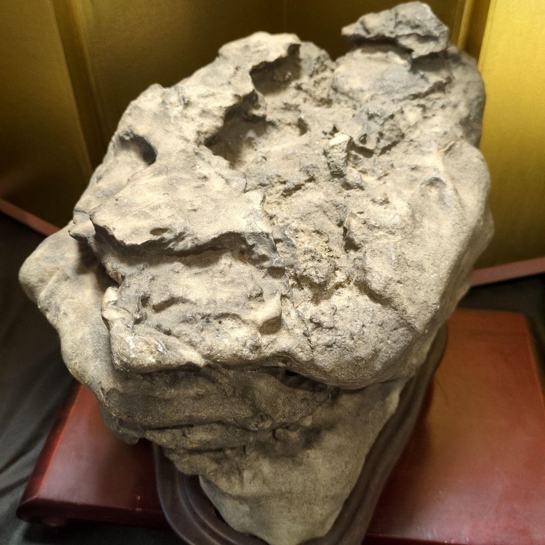 水石 天然石 龍隠れ 約8.4kg 特大 原石 鑑賞石 自然石 木製専用台座付き