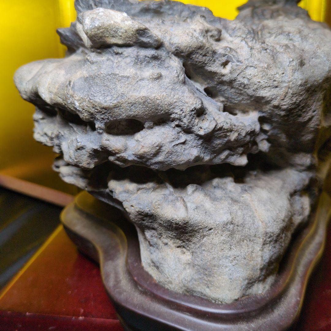 水石 天然石 龍隠れ 約8.4kg 特大 原石 鑑賞石 自然石 木製専用台座付き