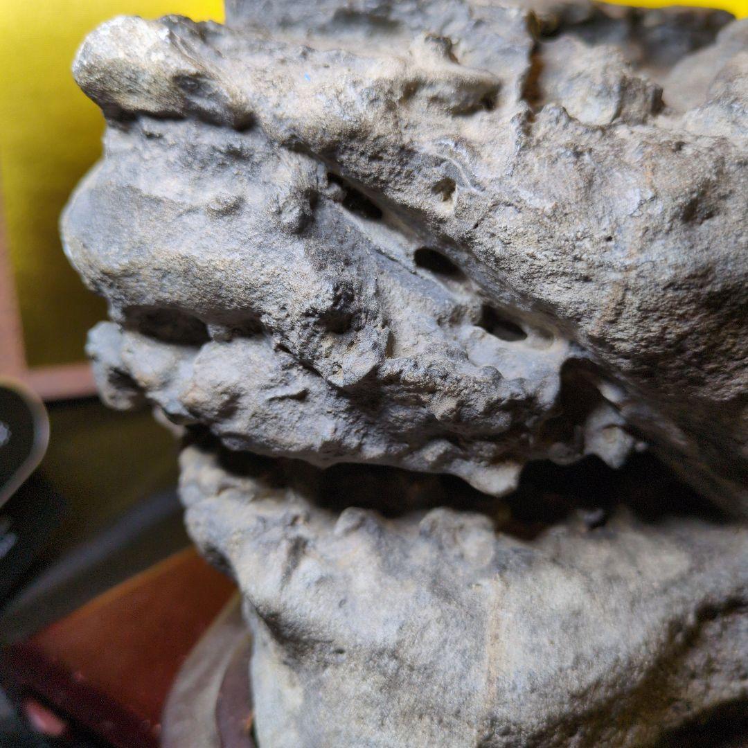 水石 天然石 龍隠れ 約8.4kg 特大 原石 鑑賞石 自然石 木製専用台座付き