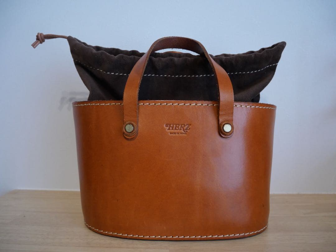 HERZ バッグ　革　Q-8
