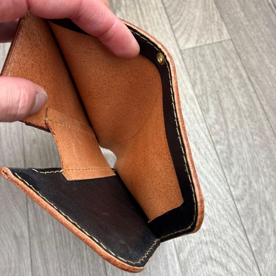 【茶芯ブラック】ミドルトラッカーウォレット　真鍮　お札を折らずに収納