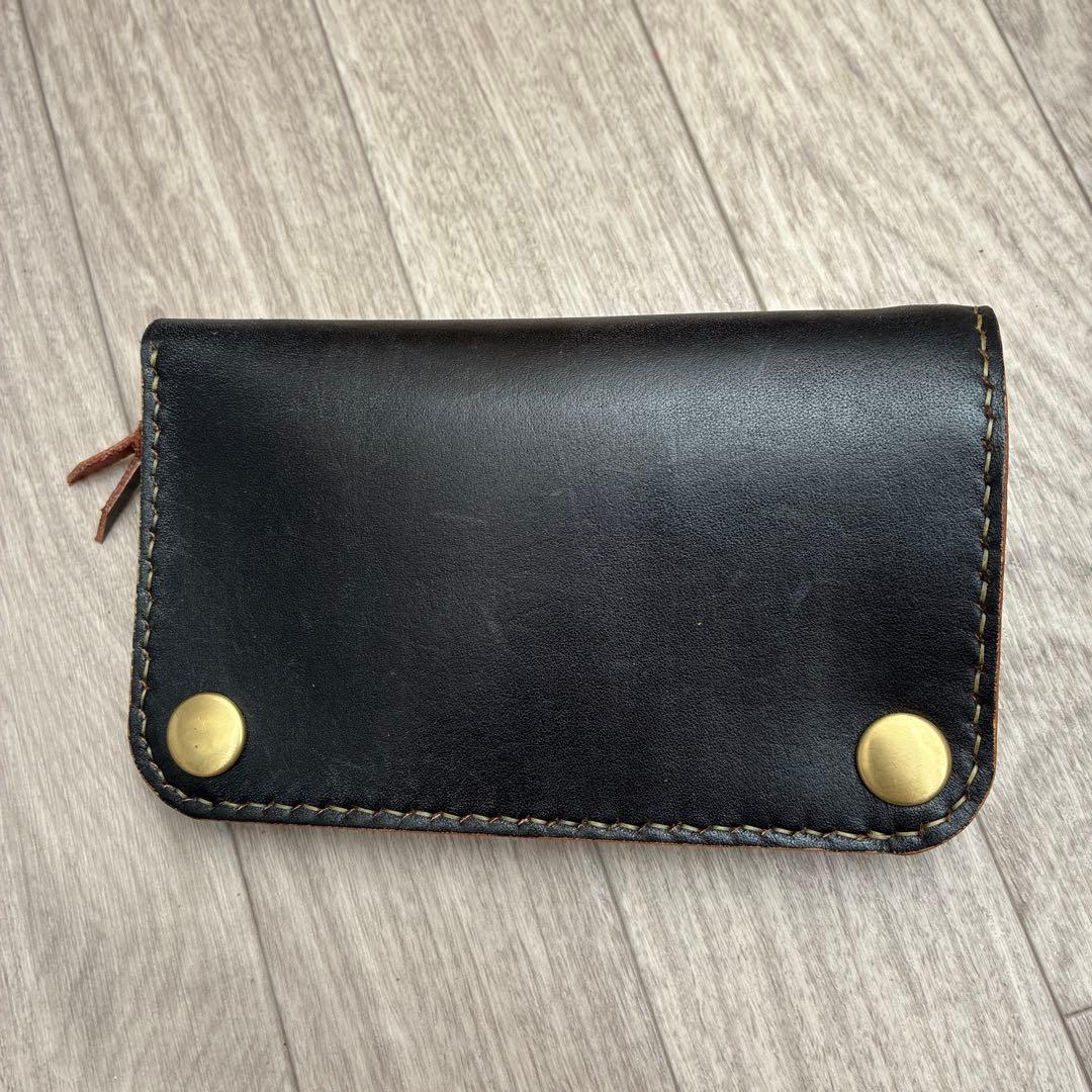 【茶芯ブラック】ミドルトラッカーウォレット　真鍮　お札を折らずに収納
