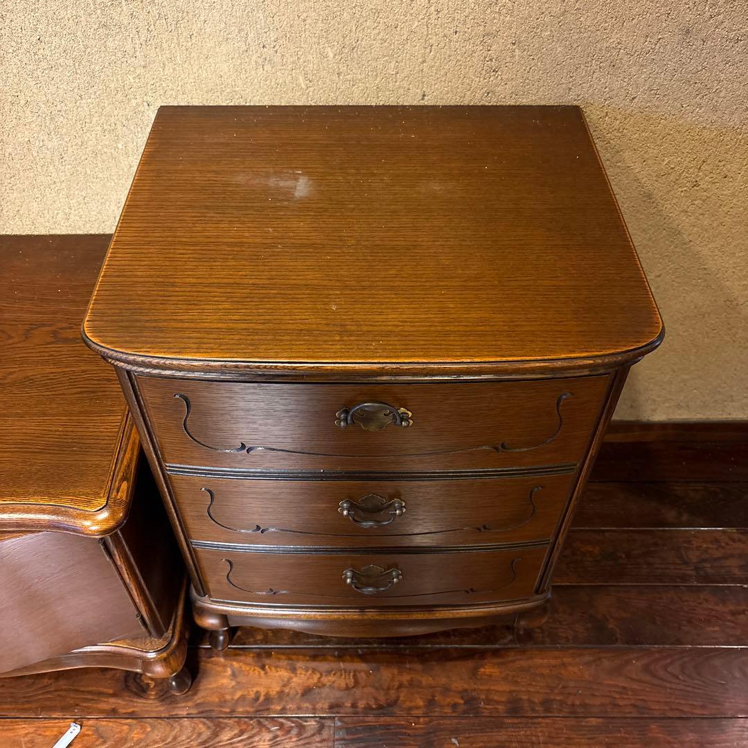 Countinue(カンティーニュ)のナイトテーブル