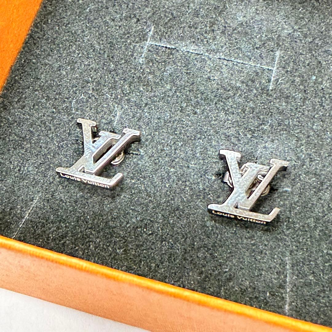 LOUIS VUITTON LVロゴスタッドピアス　VLピアス VLロゴピアス