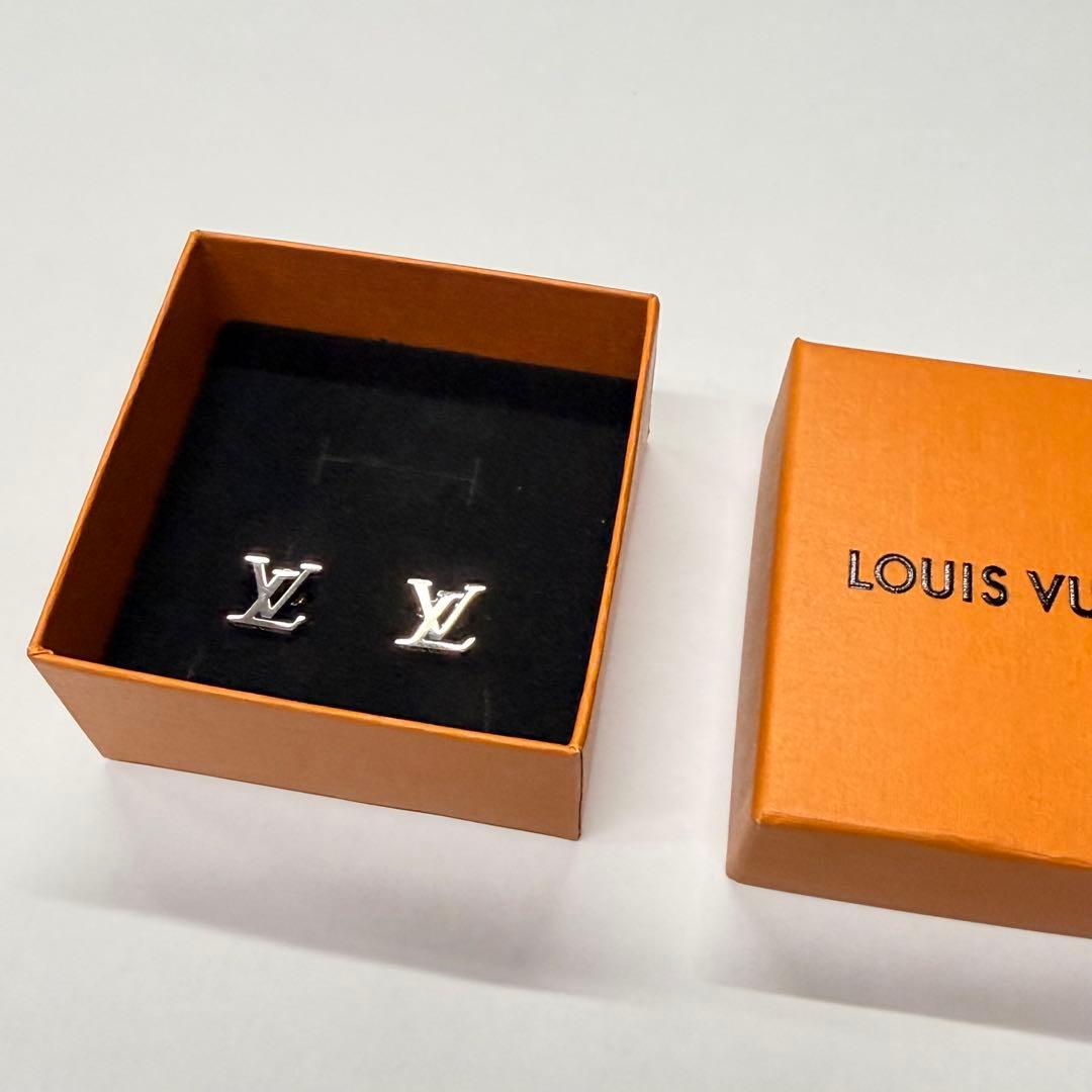 LOUIS VUITTON LVロゴスタッドピアス　VLピアス VLロゴピアス