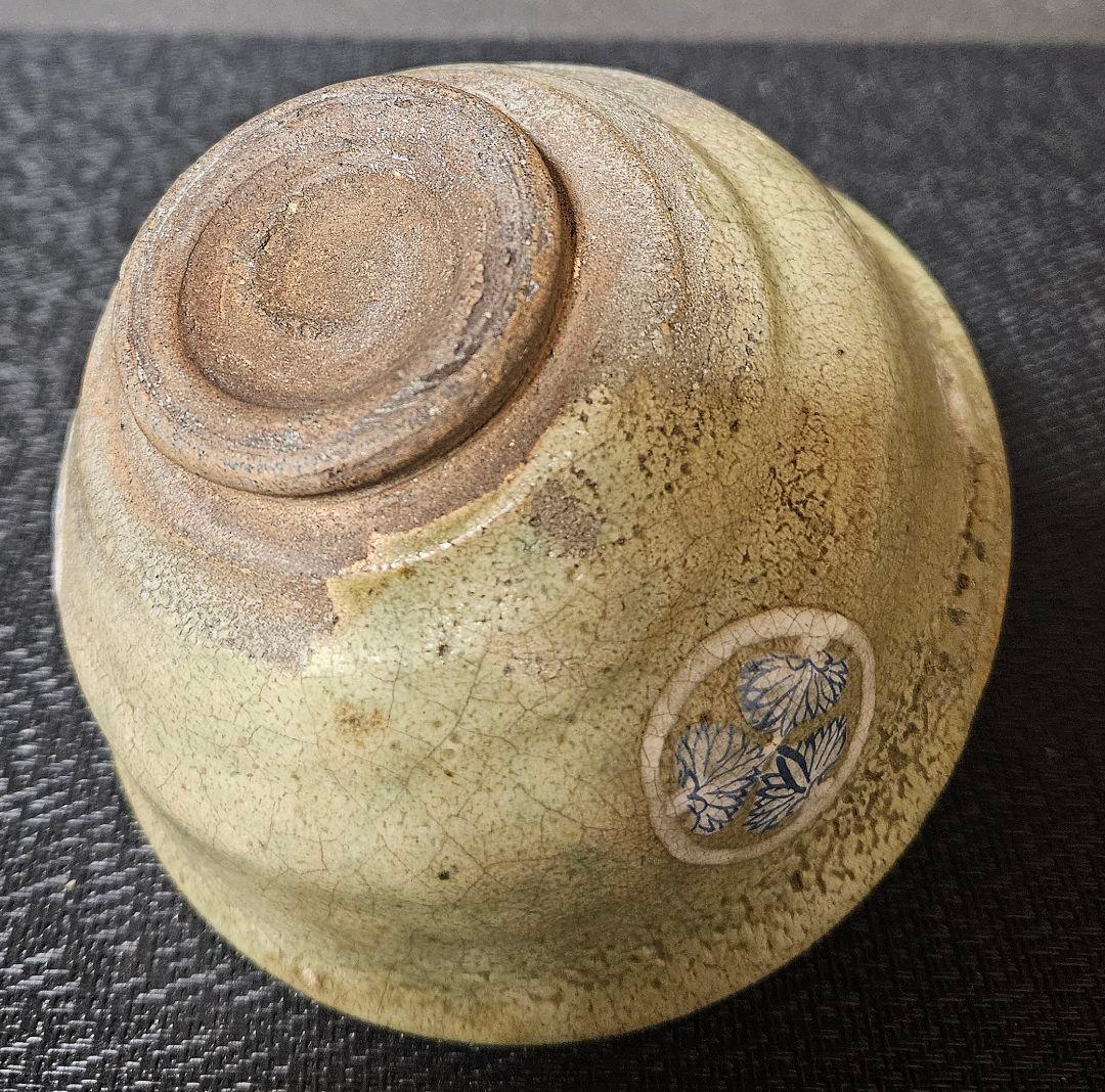 江戸時代　御深井焼　尾張徳川家　三つ葉葵家紋入　茶碗　蔵品シール　展示会出品札