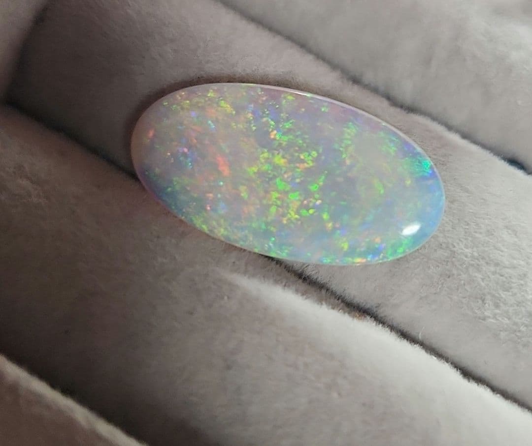 特大ギラギラ天然オパール 4.661ct