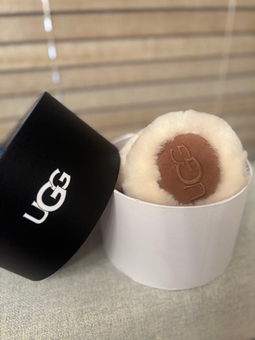 UGG シープスキン エンブロイダリー イヤーマフ美品　即日発送