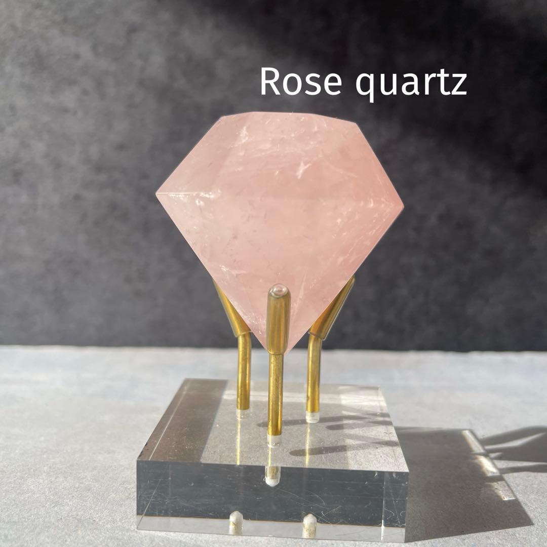 ローズクォーツ ダイヤモンド カット 台座付き