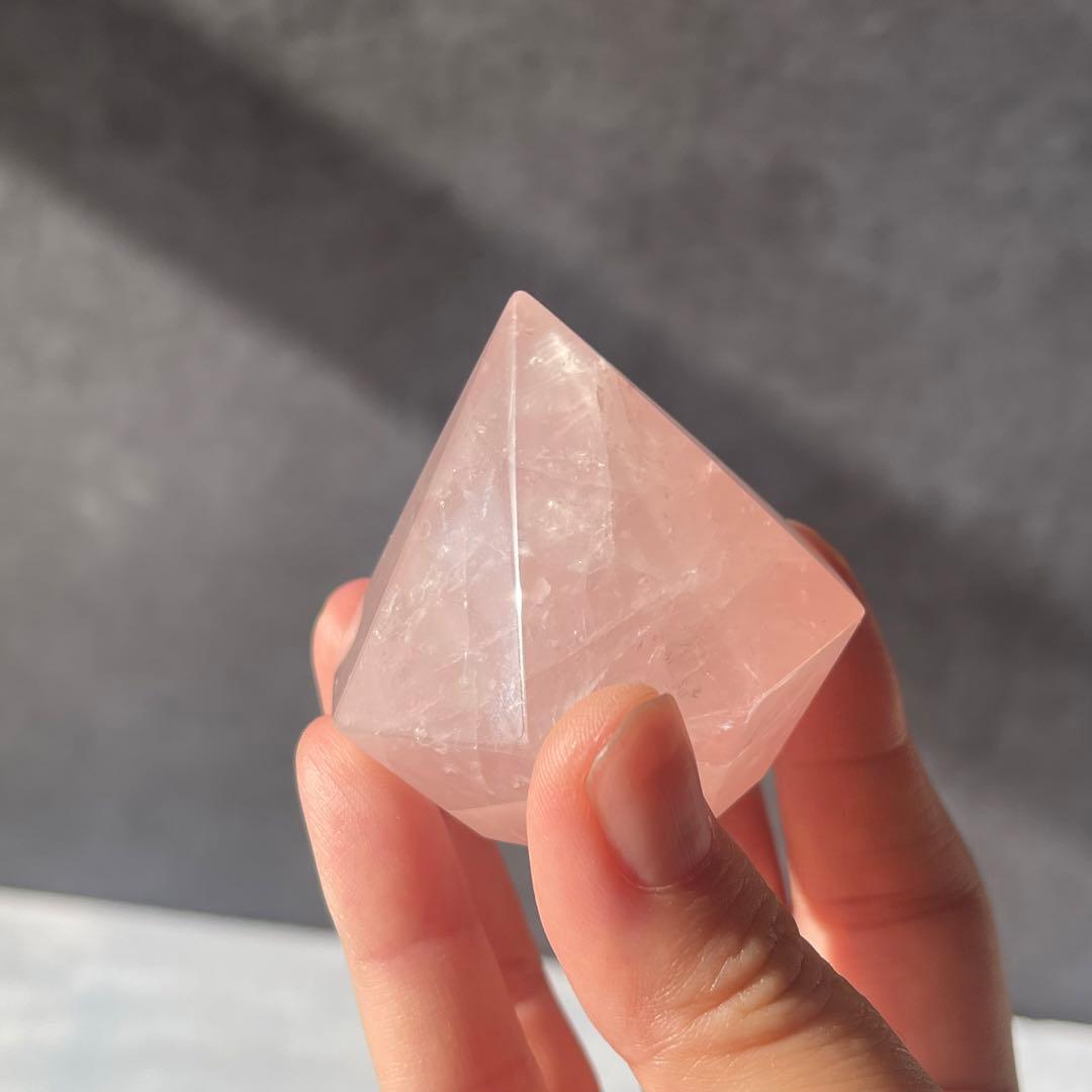 ローズクォーツ ダイヤモンド カット 台座付き