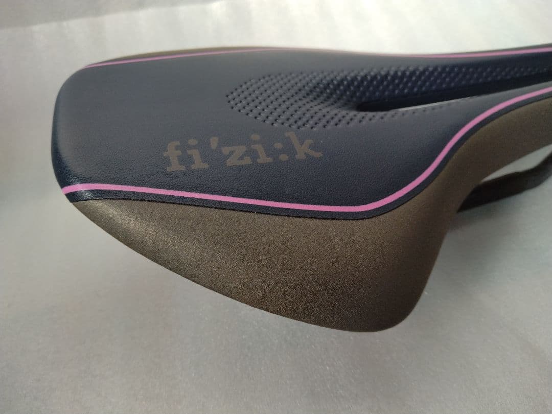 fi'zi:k フィジーク　LUCE MOBIUS カーボンレール