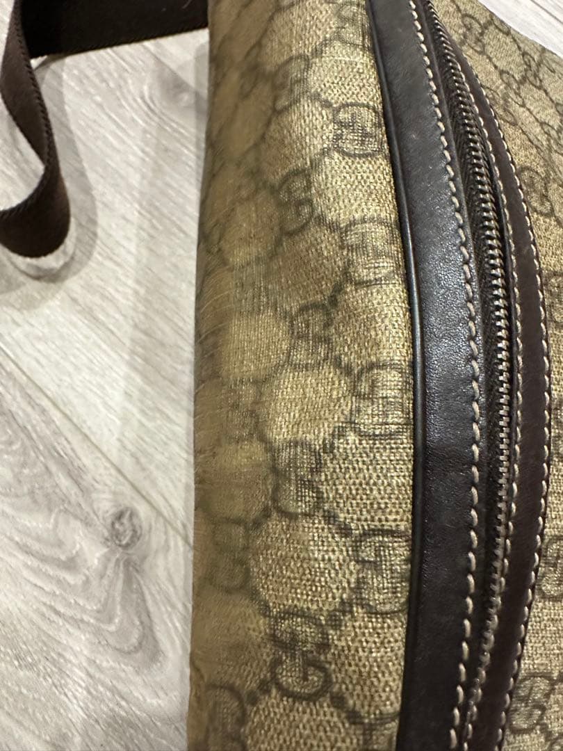 GUCCI グッチ GG ボディバック