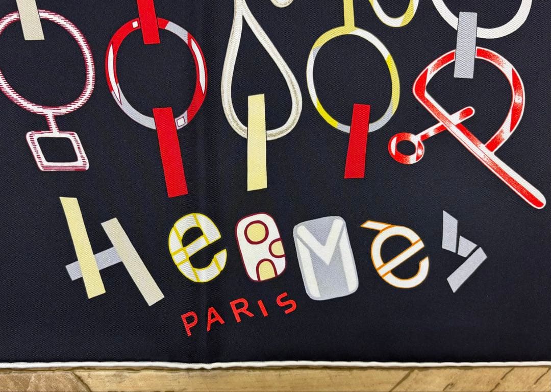 ゆみ様ご購入決定のお品です(^-^)エルメス カレ90未使用→国内正規ソルド購入