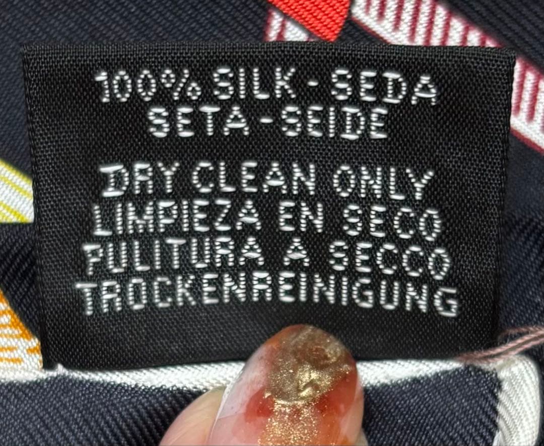 ゆみ様ご購入決定のお品です(^-^)エルメス カレ90未使用→国内正規ソルド購入