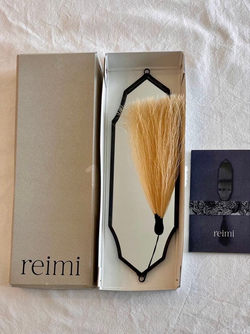 【9/28までお値下げ中】 reimi オクタゴン　壁掛け鏡　白毛　タッセル付