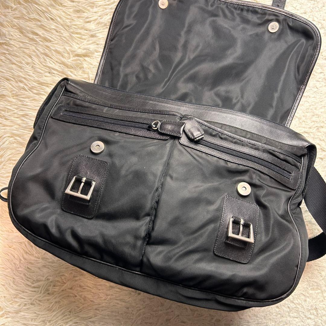 【美品】PRADA ナイロン テスート 大容量 メッセンジャーバッグ ショルダー