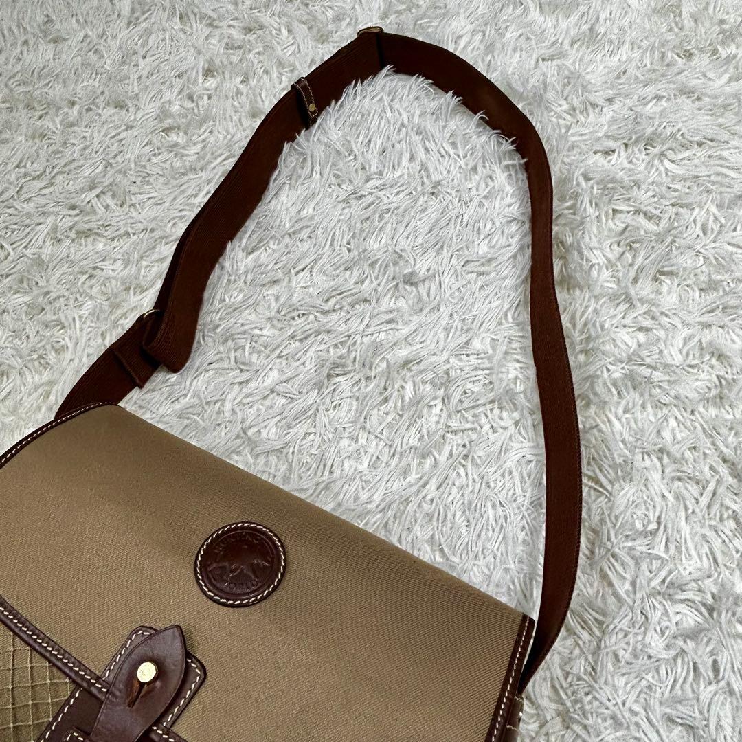 美品✨ハンティングワールド　メッセンジャーバッグ　サファリトゥデイ 　A4