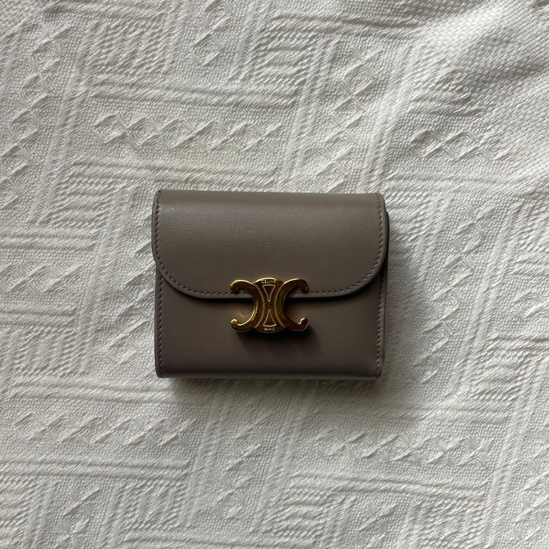 CELINE（セリーヌ）スモール フラップウォレット トリオンフ／ブラウン