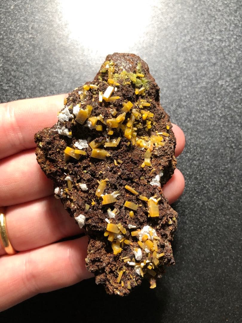 自然の美　ウルフェナイト　393ct